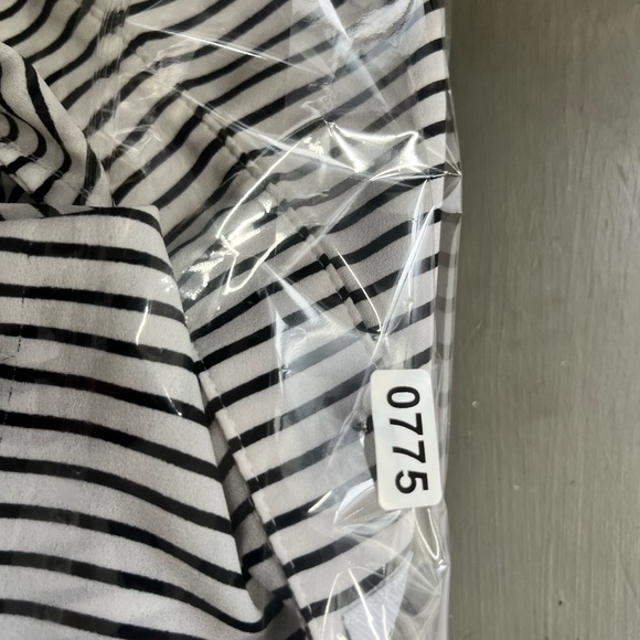 Women's Express Black White Stripe Portofino Stripe Original Fit Top Size SP - Picture 9 of 9